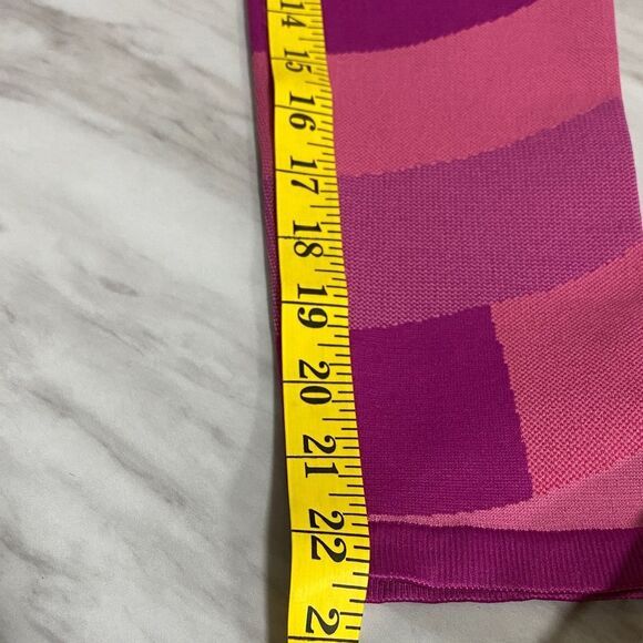 Fabletics Very Berry Multi Colorblock High-Waist Seamless Capri Leggings M - Picture 11 of 12